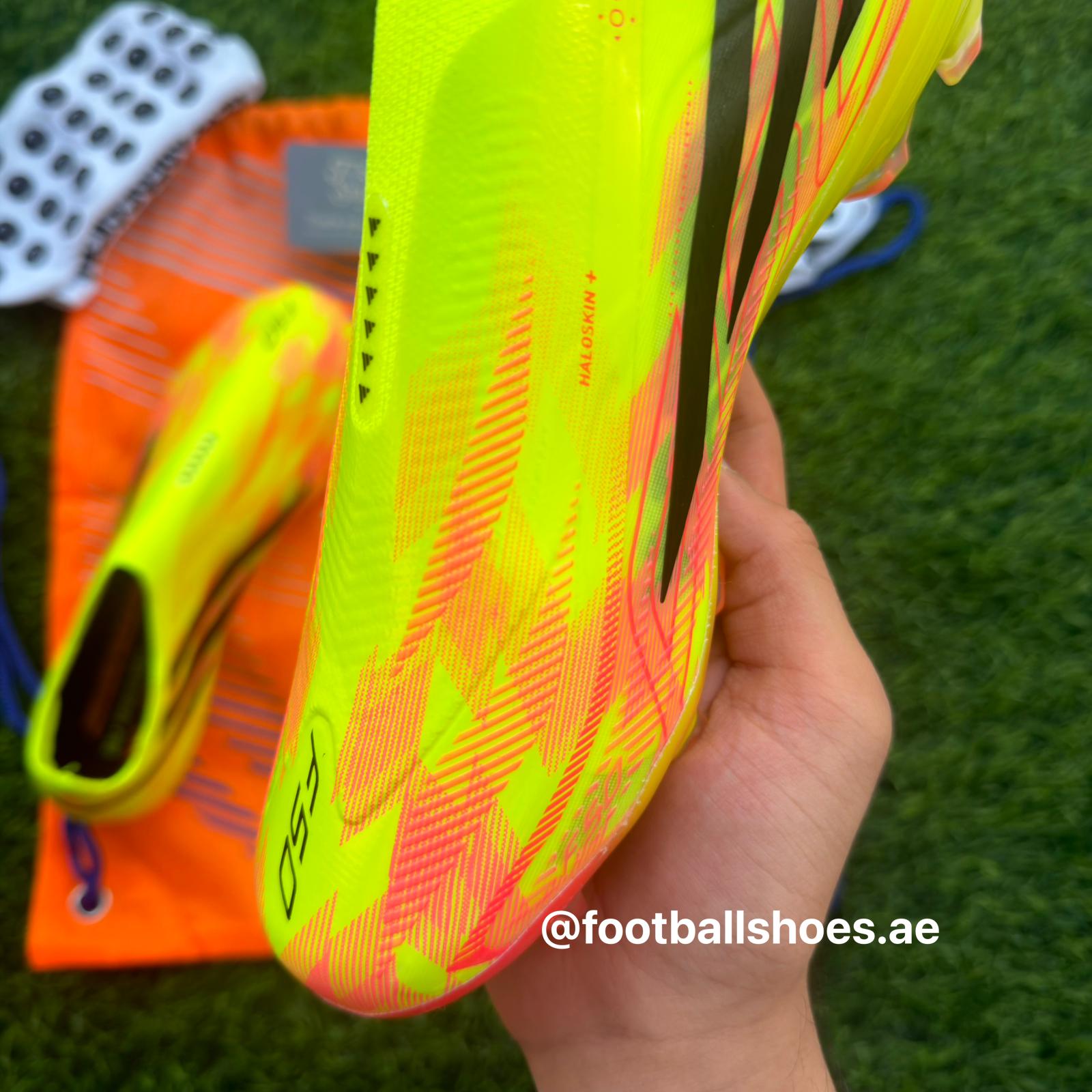 size 37, 45 F50 HYPERFAST ELITE Laceless FG