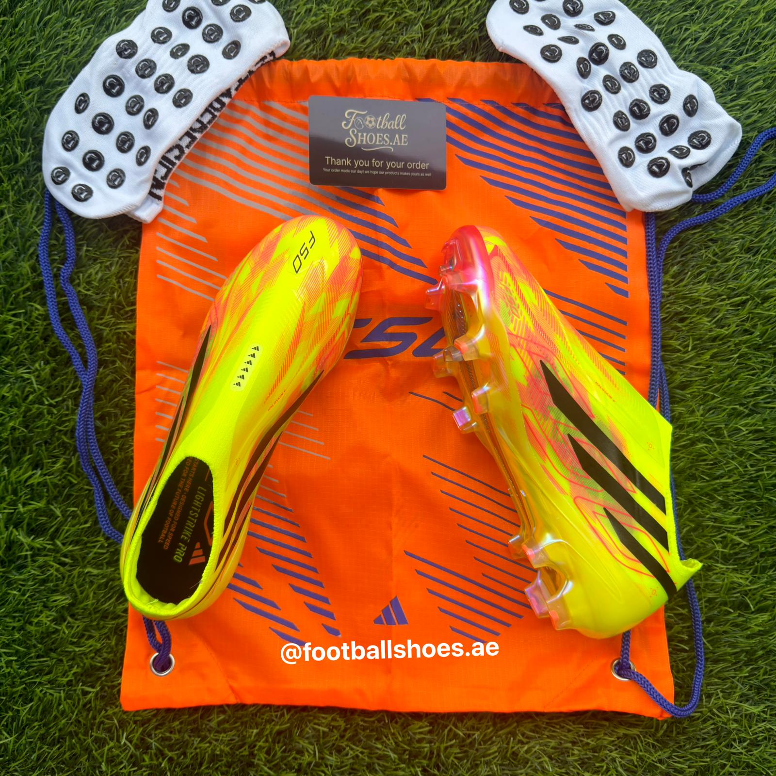 size 37, 45 F50 HYPERFAST ELITE Laceless FG