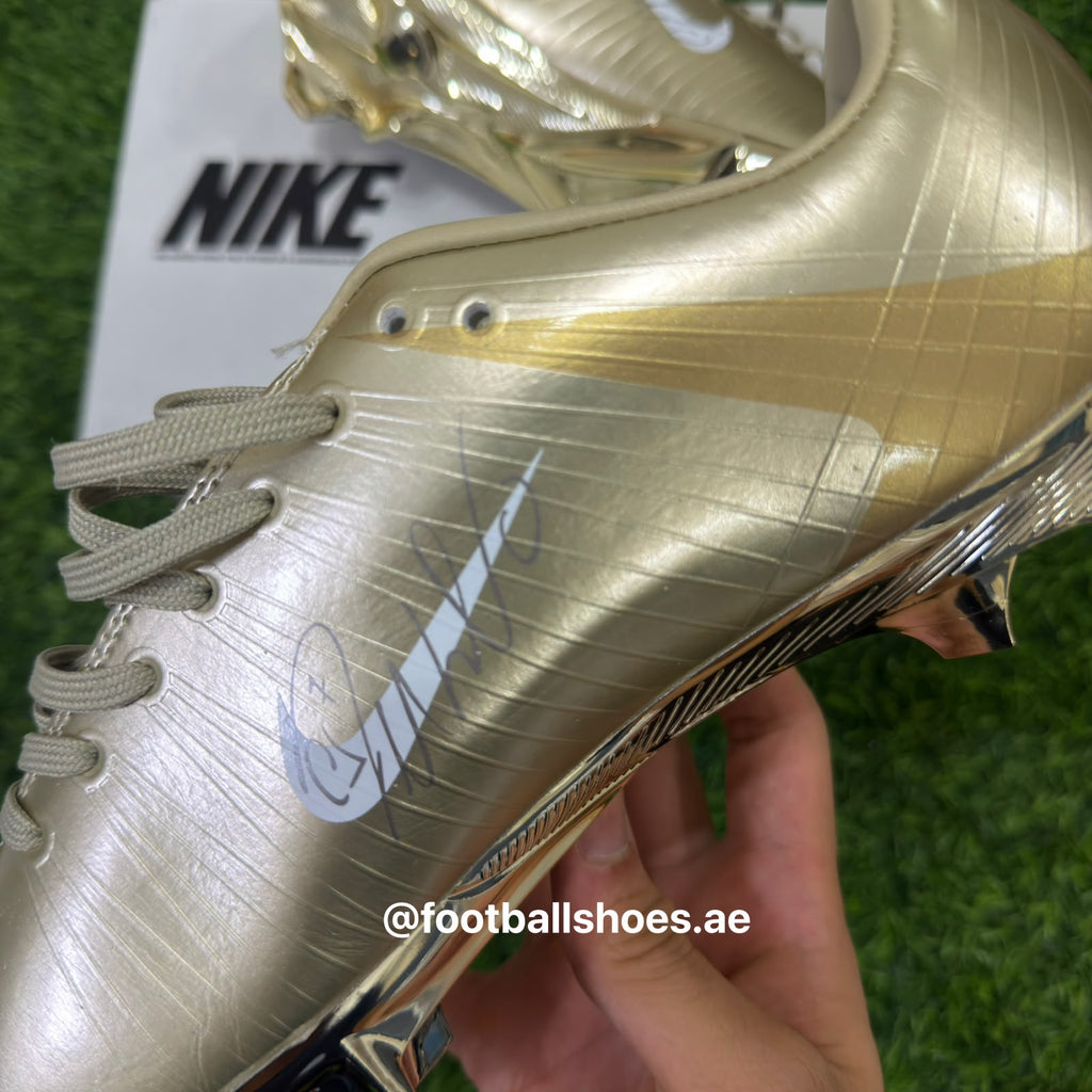 size 40 to 45 Cr7 GOLDEN BOOT