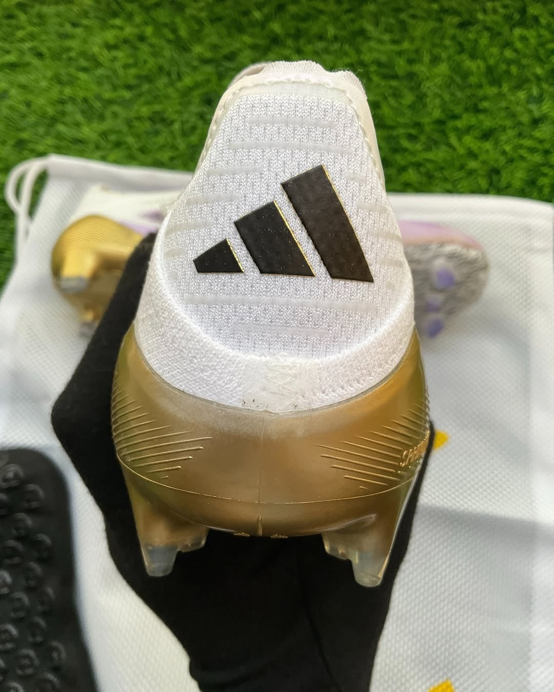 SOLD OUT!! Whatsapp for custom orders  Gold F50 Elite Laceless FG